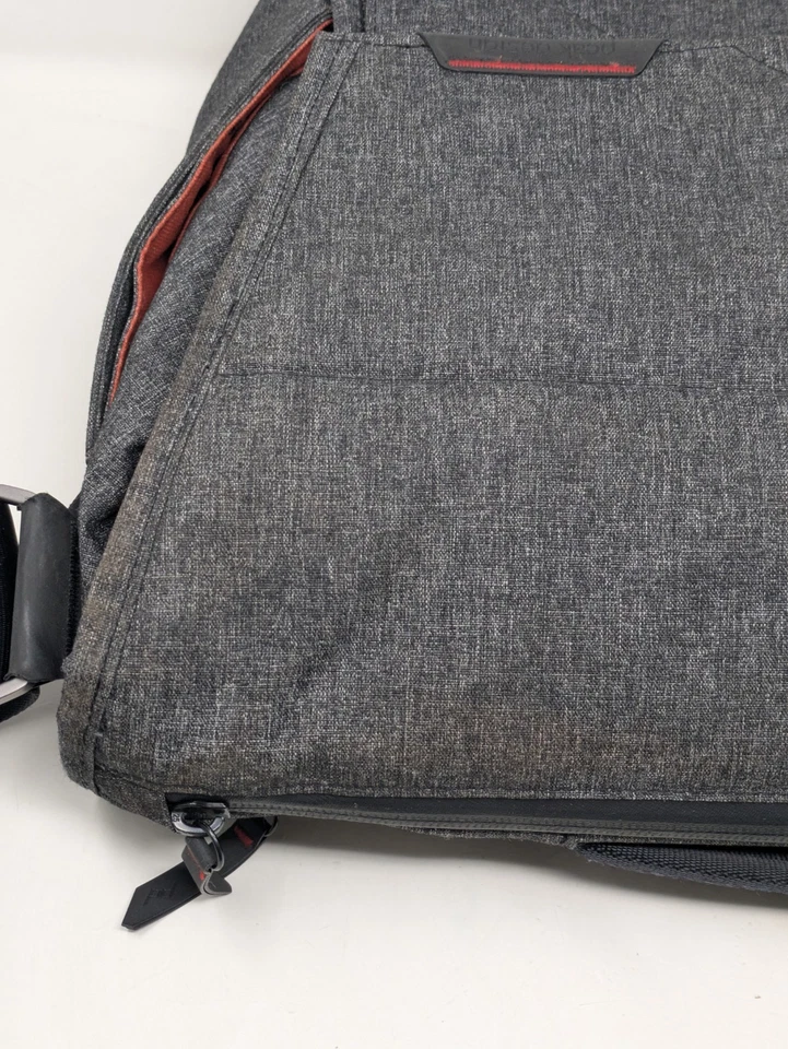 Bolso para cámara mensajero diario Peak Design 13" gris carbón foto viaje trabajo Foto 4 de 4