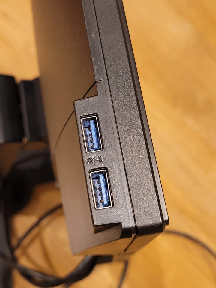 DELL 14 INCH MONITOR w. TILT & ROTATE STAND CLIP ON 4 USB SOCKETS HDMI, DP, VGA - Image 4 of 4