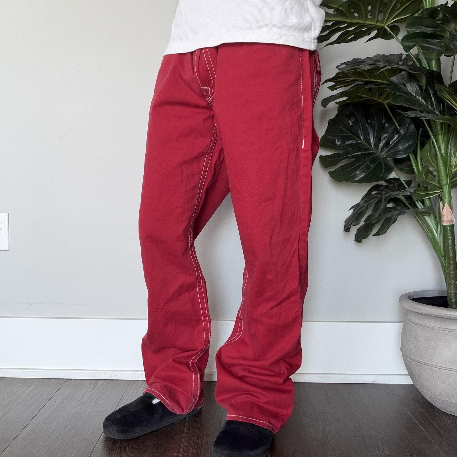 Y2K True Religion Jeans Mens 38x32 Red Straight Leg Flap Pocket Denim Pants thumbnail 2