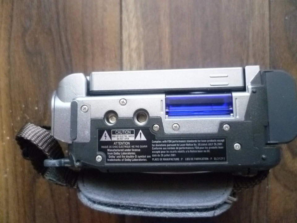 New Hitachi DVD video Camera/Recorder DZ-GX5100SW with Box, Accessories and Disc - Image 3 of 4