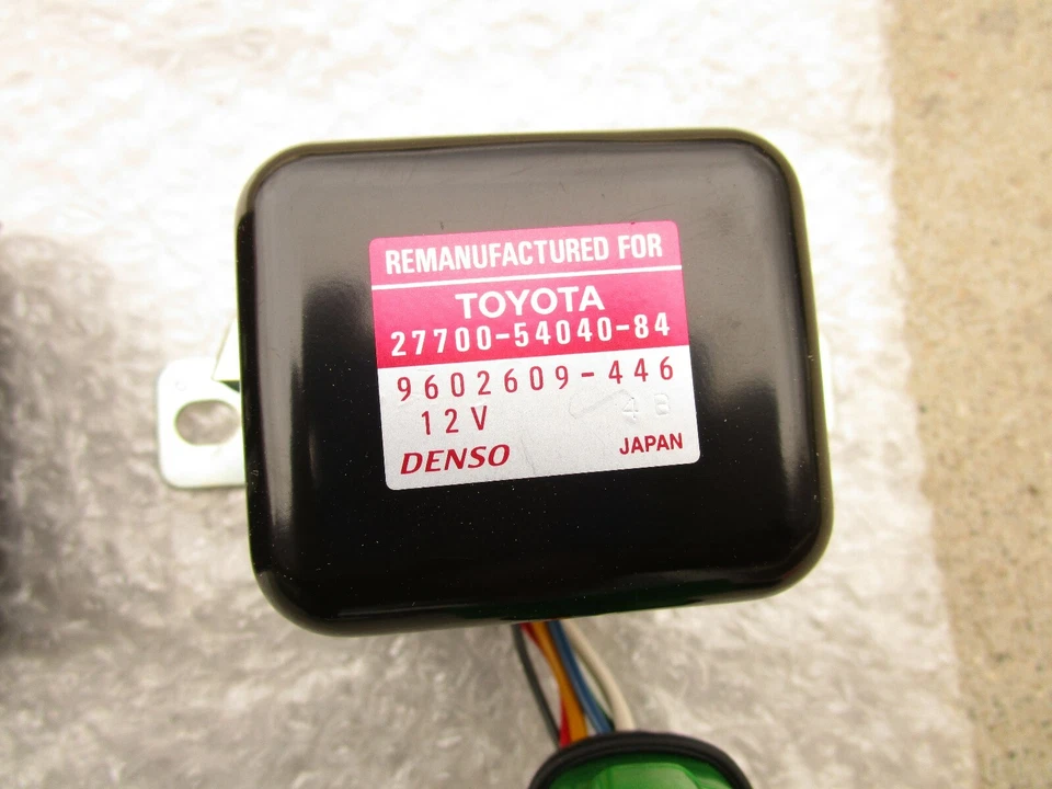 SE ADAPTA A: 76 - 81 TOYOTA COROLLA 12V REGULADOR IC VOLTAJE OEM NUEVO Foto 2 de 4