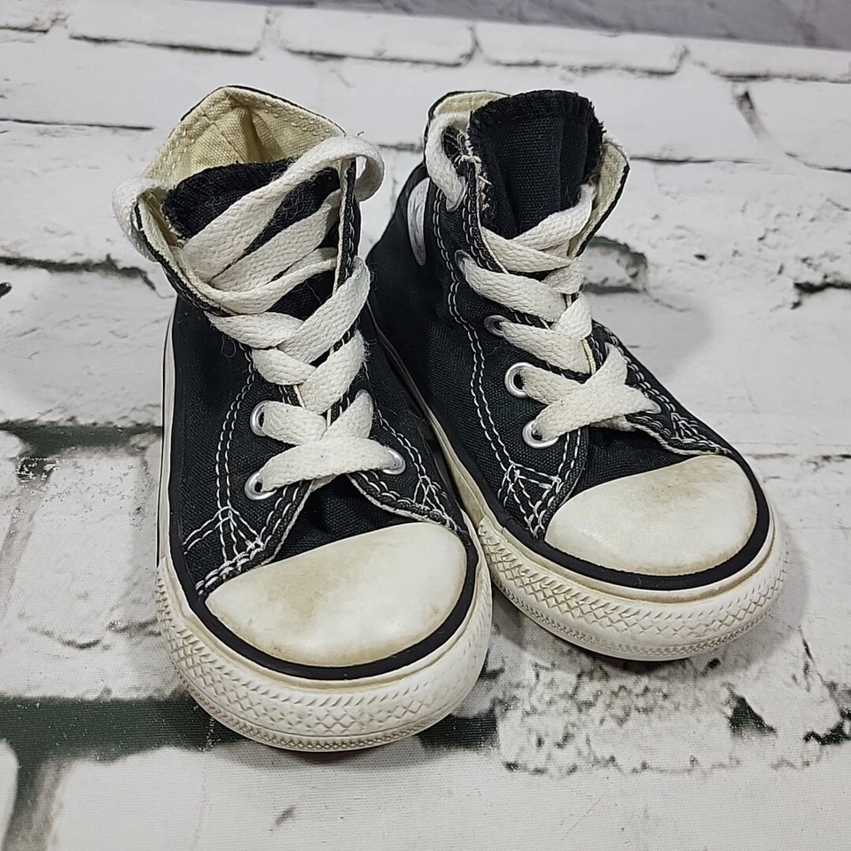 Zapatos de tenis Chuck Taylor's Converse All-Stars para niños talla 1 retro de caña alta  Foto 2 de 4