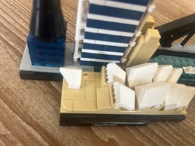 LEGO ARCHITECTURE: Sydney (21032) With Instructions!