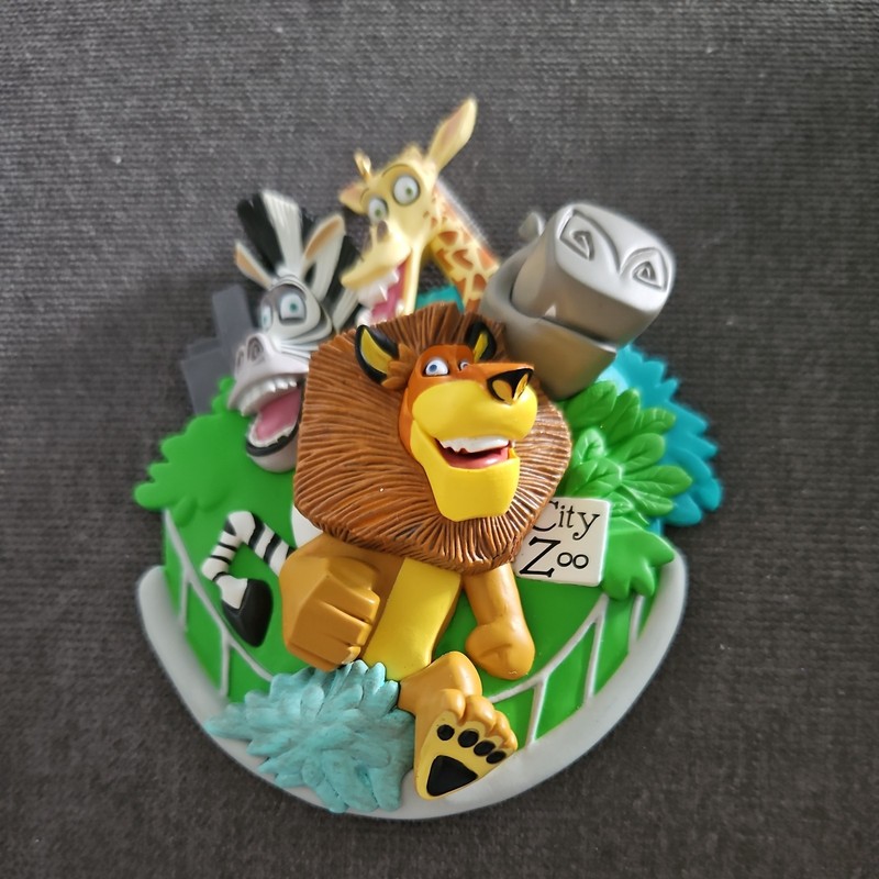 2005 Hallmark Keepsake Ornament MADAGASCAR “Friends At Large”