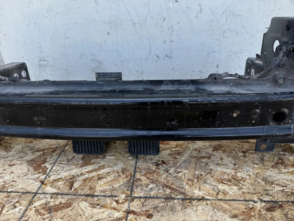 PARAGOLPES DELANTERO REFUERZO RADIADOR BARRA SOPORTE JAGUAR TIPO F (2014-2020) OEM Foto 3 de 4