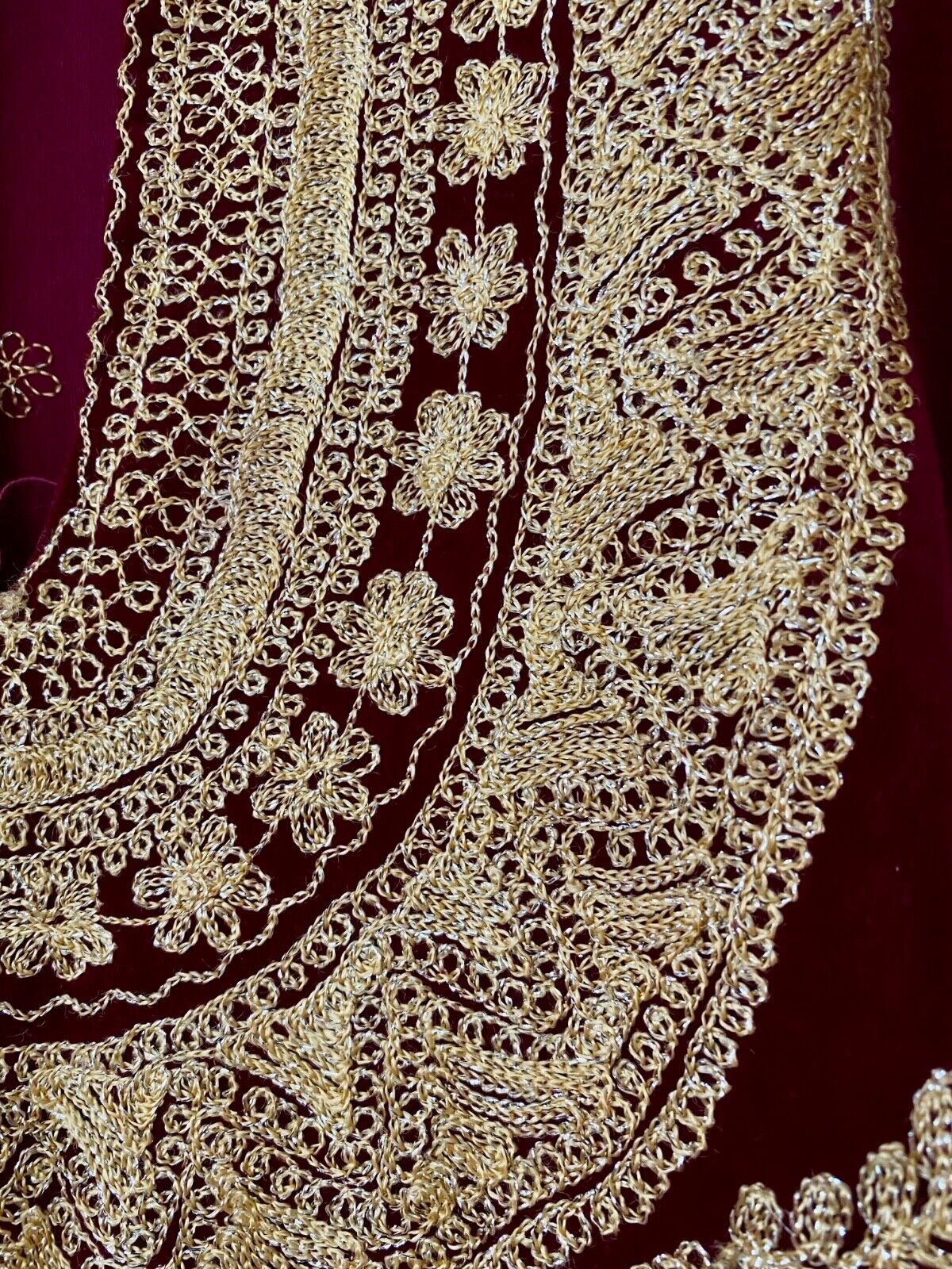 Vintage 1970s Embroidered Gold & Red Velvet Kafta… - image 4