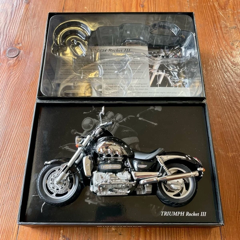 MINICHAMPS 1/12 Triumph Rocket III 3 2004 Black Classic Bike No.12 122133400 - Image 2 of 3