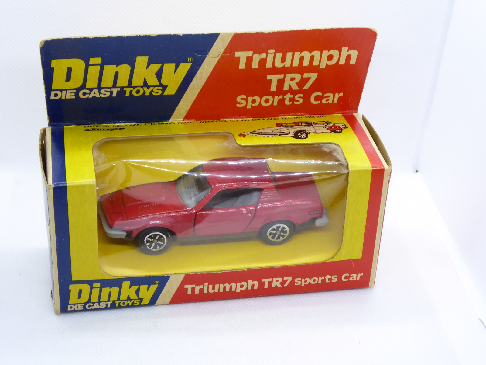 Dinky Toys Gb n° 211 Triumph TR7 Sports car en boite