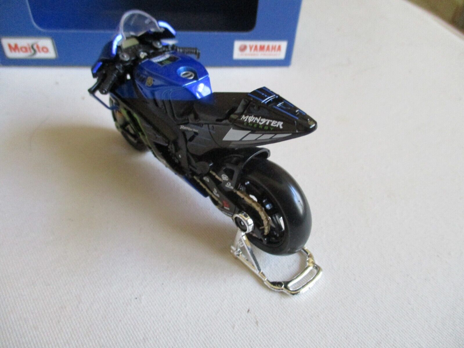 MAQUETTE YAMAHA M1 FACTORY RACING FABIO QUARTARARO 1/18 - Goodies Gadgets  et Accessoires Yamaha