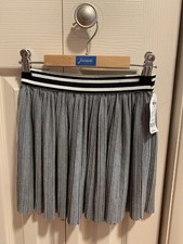 New girls OshKosh cotton pleated Gray Skirt, size 6; Height 45-48", waist 22"
