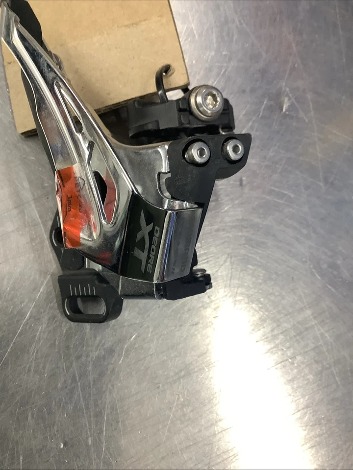 Shimano Deore Xt FD-8025-e Down Pull Front Mech Derailleur 2x11 Bb Mount  New - Image 2 of 3