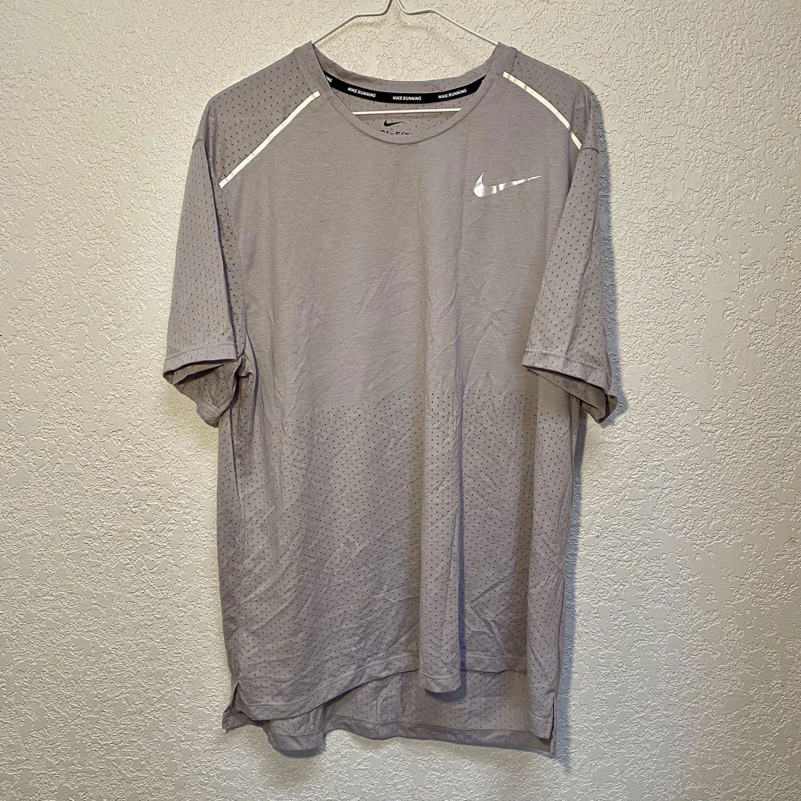 Nike Breathe Rise 365 T-Shirt Mens XL Grey Short Sleeve Running Active Tee Shirt
