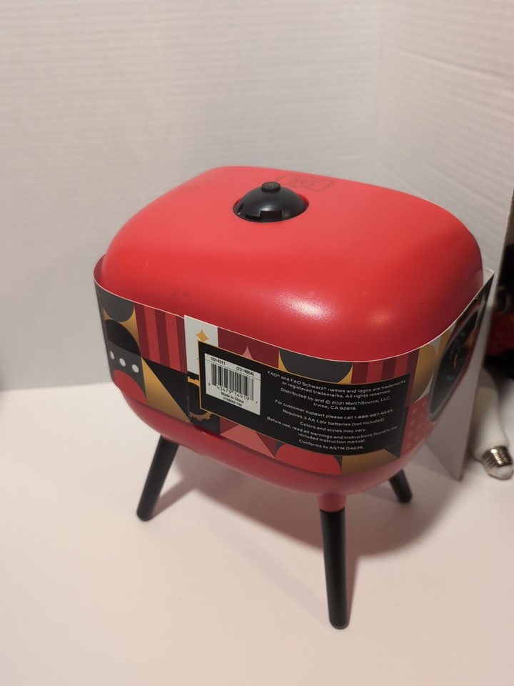 FAO Schwarz PEG LIGHT BRIGHT ART BOX RETRO TV STYLE TOY 329 PIECES NEW