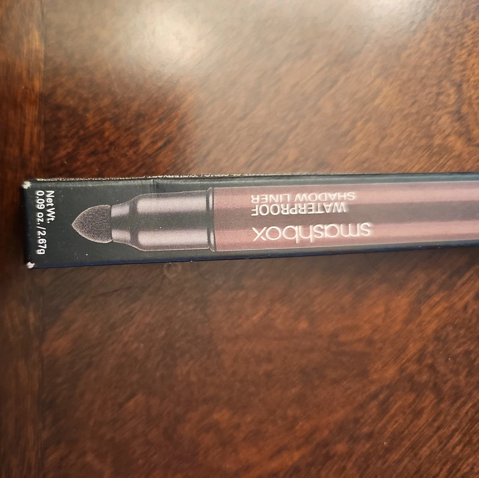 NUEVO EN CAJA Delineador de Sombra de Ojos Impermeable Smashbox en Figura Luminosa Foto 2 de 4