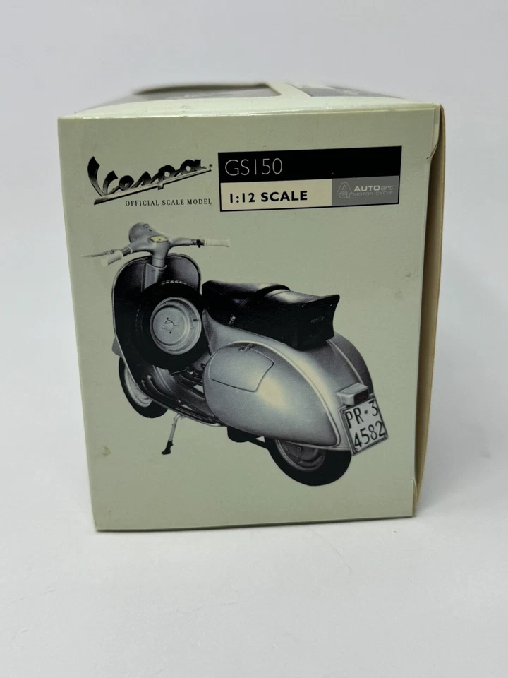 AUTOart 1/12 Silver VESPA GS150 PIAGGIO Scooter - Image 4 of 4