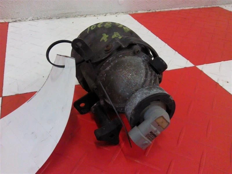 03 04 Tiburon Passenger Right CORNER PARK LIGHT FOG DRIVING Bumper Mounted - Image 2 of 3