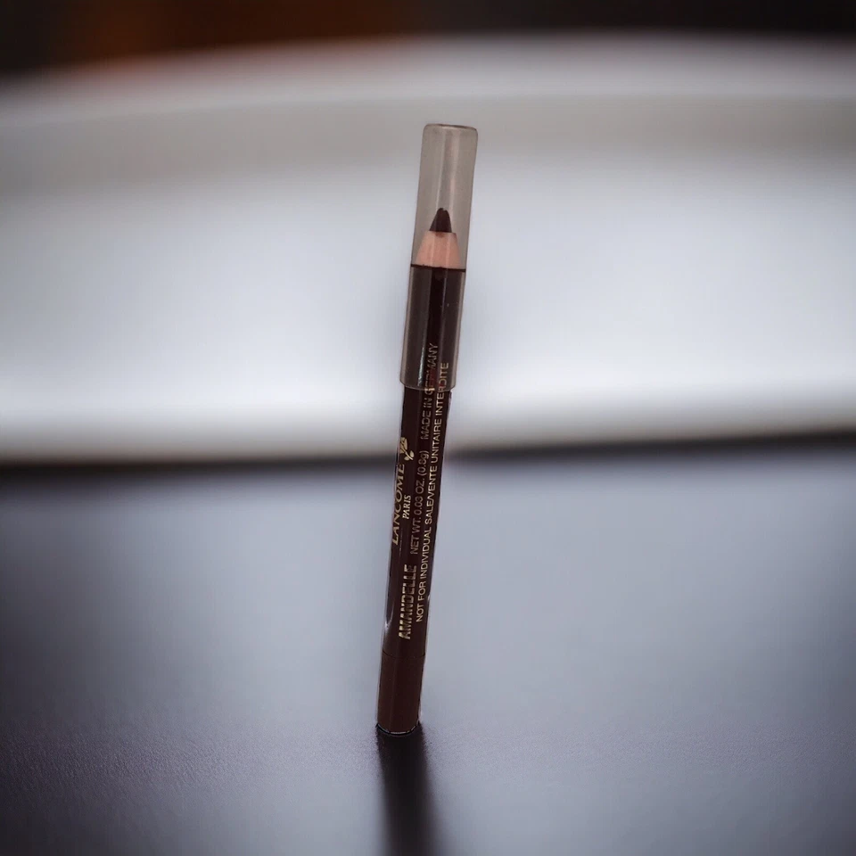 Barra colorante de labios Lancome Le Lipstique - AMANDELLE - 0,03 oz/0,8 g DESCONTINUADA Foto 3 de 4