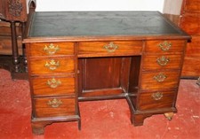 TABLE DE BUREAU. BOIS D'ACAJOU. STYLE REINE ANA. ANGLETERRE. XVIII/XIX