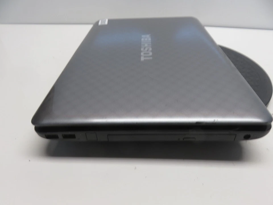 Portátil Toshiba Satellite L755D-S5104 AMD A6-3420M 4 GB Ram sin disco duro ni batería Foto 4 de 4