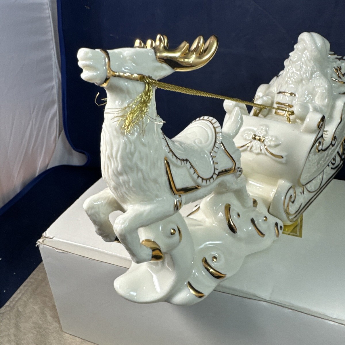 Mikasa Holiday Elegance Porcelain Santa with Sleigh FK001/900 W