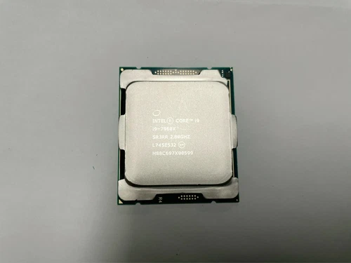Intel Core i9-7960X QS SR3RR 16C 2.8GHz 22MB 165W LGA2066 X299 chipset- - Picture 2 of 3