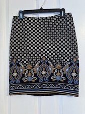 J McLaughlin Women  s Embroidered Pencil Skirt. Size 2