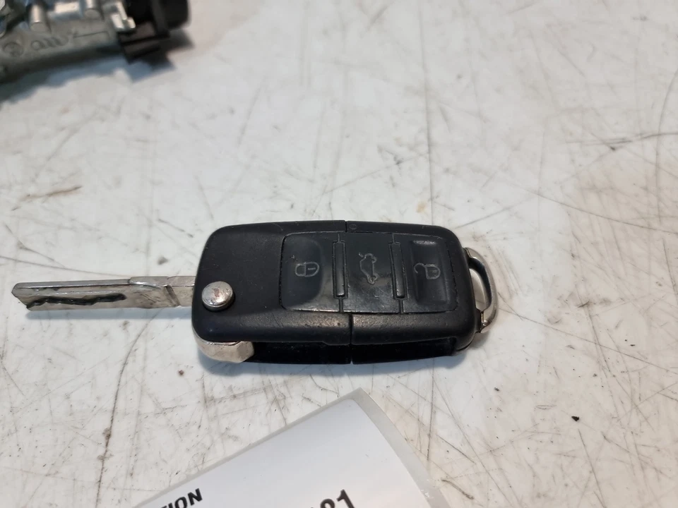 Volkswagen Golf Plus Ignition Switch & Key & Door Lock 1.9 2009 OEM 1K0905851B - Image 4 of 4
