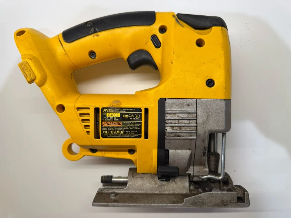 DeWALT TOOLS 18V SEM FIO DW933 VELOCIDADE VARIÁVEL, SERRA ORBITAL (FERRAMENTA NUA) - Imagem 2 de 4