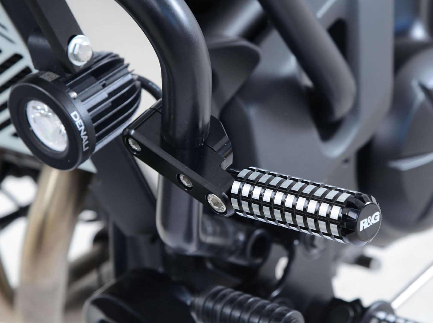 R&G Cruiser Accessories (Universal Highway Pegs) Black Universal Universal 2024