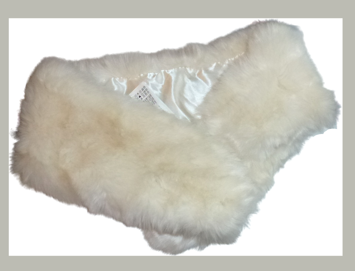 Forever 21 SLIP THRU MUFFLER SCARF GIRL'S Winter White FAUX FUR