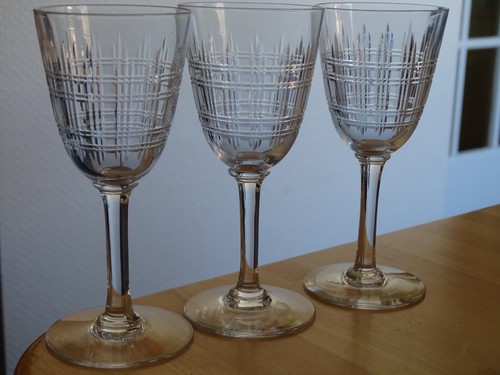 BACCARAT 3 ANCIENS VERRES A VIN ROUGE CRISTAL TAILLER MODELE CAVOUR ht 13,5 cm - Picture 2 of 8
