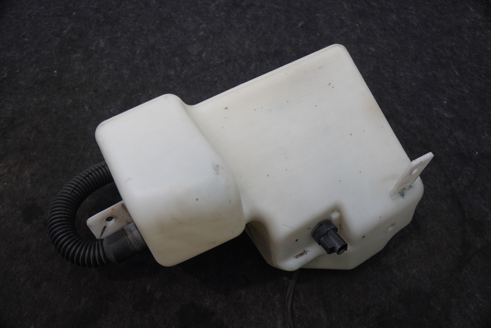 Windshield Washer Bottle Tank Reservoir Aston Martin V8 Vantage 2006-16 *Note*