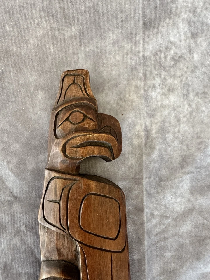 Talla de cedro NW, tallada a mano, firmada Foto 4 de 4