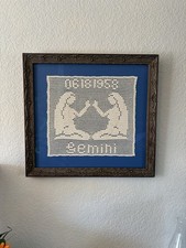 Vintage 1958 Gemelli Zodiaco filetto uncinetto arte da parete incorniciato 18 giugno 1958 20x20