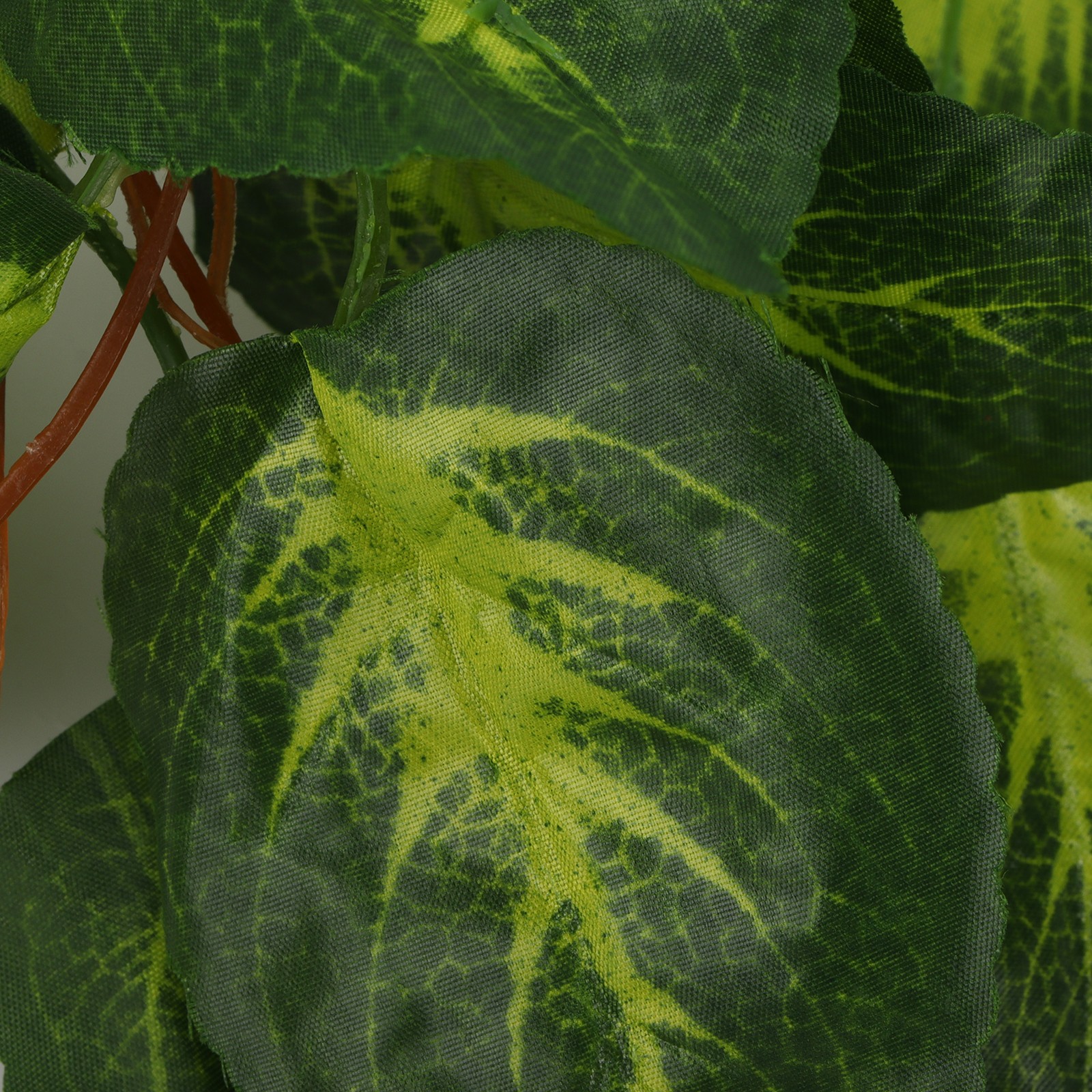 (NFF-86 Striped Leaves)Crawler Simulation Green Vine Soft Fine Workmanship