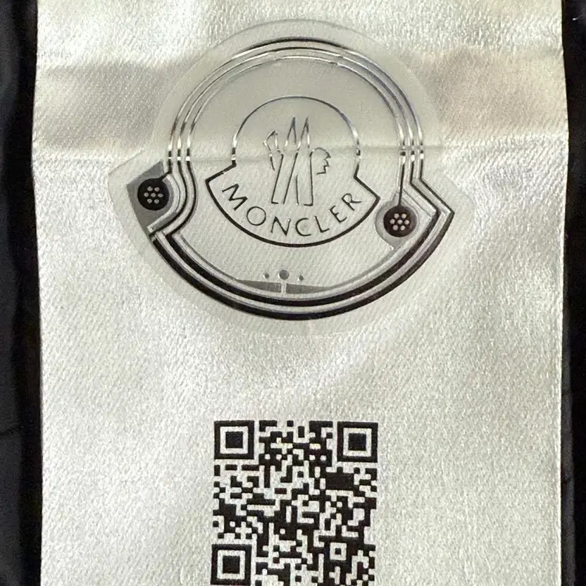 Moncler Women's Padded Jacket Black Winter Coat thumbnail 6