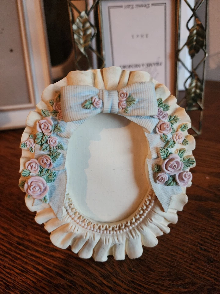 Lote de 6 marcos de fotos blancos florales ornamentados mesa arte de pared decoración Shabby Chic Foto 4 de 4