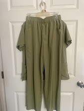 Women s Medical Scrub Set Green Solid V-Neck Top Pants Polyester Woven Size M