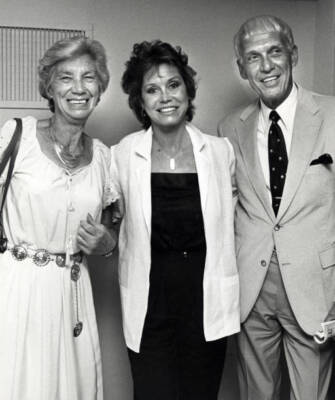 Mary Tyler Moore & parents at ''A Taste of Honey'' Performance - Jul- 1981 Photo