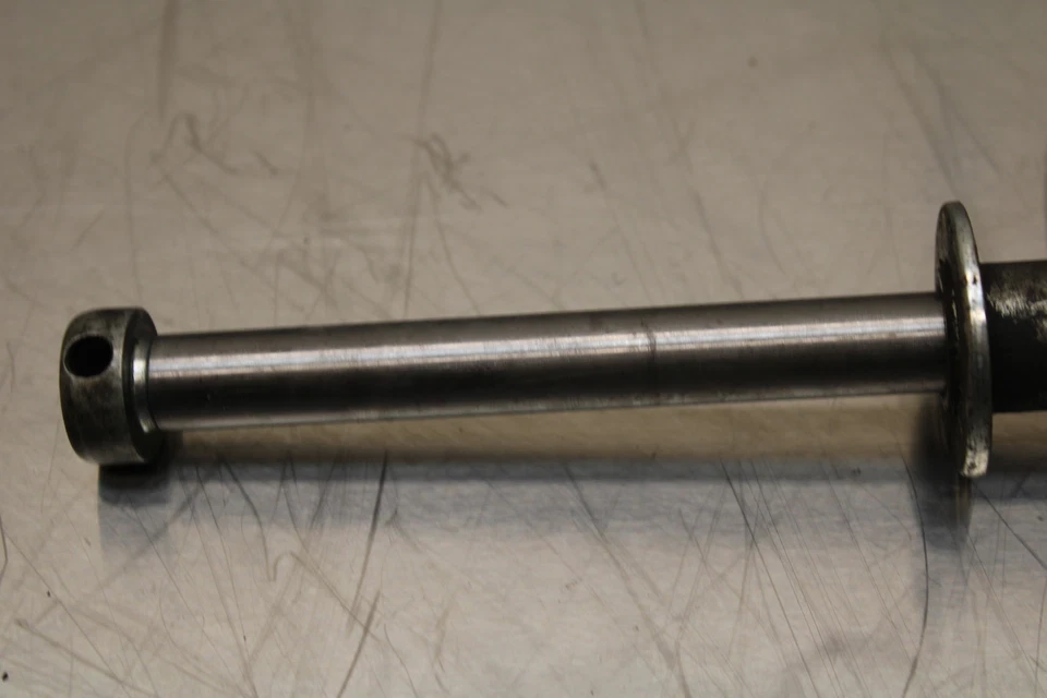 86 SUZUKI GS750ES LLANTA DELANTERA EJE PIVOTE PERNO BB140 Foto 3 de 4