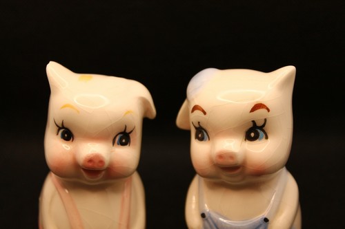 Vintage Kitschy Anthropomorphic Pigs Salt & Pepper Shaker Set Porcelain AS IS - Picture 7 of 10