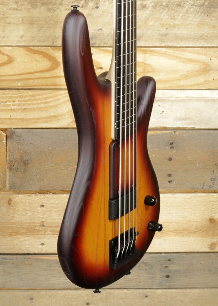 ギター Flashback daley mini Amazon.com: CNZ Audio JB Mini Electric Bass Guitar - Black