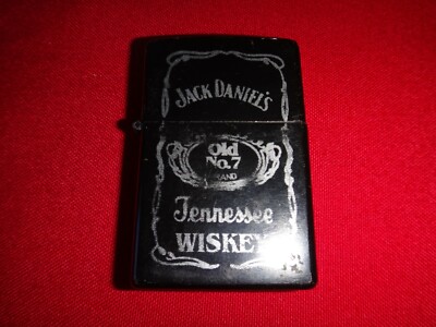 Jahr 2005 Schwarz Matt Zippo Feuerzeug Jack DANIEL´S Alt No. 7 Brand Tennessee