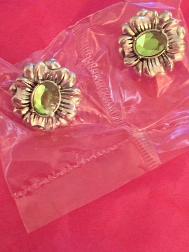 Pendientes perforados de color piedra de nacimiento floral antiguos Avon nuevos en caja bonitos elige color - Imagen 11 de 11