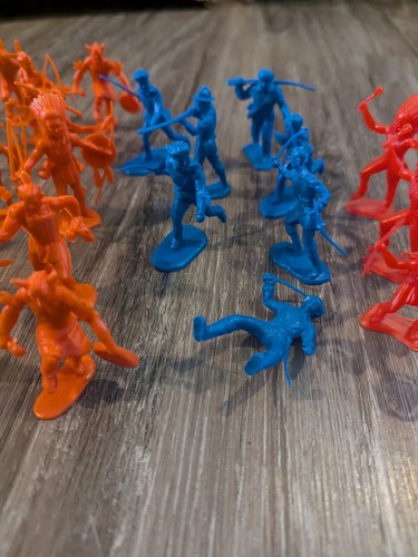 Vintage 1960s Marx Fort Apache Play Set With Box Incomplete Toy Figures & Parts - Picture 5 of 24