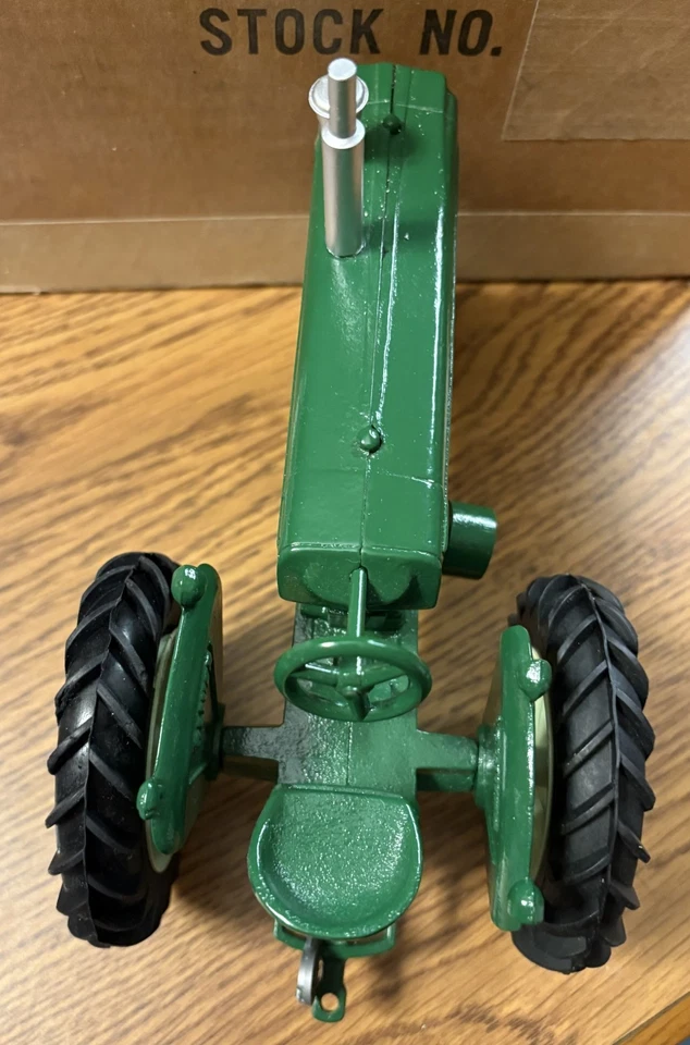 Tractor Oliver 880 escala 1/16 NF Brandon Florida Toy Show 1991 Foto 4 de 4