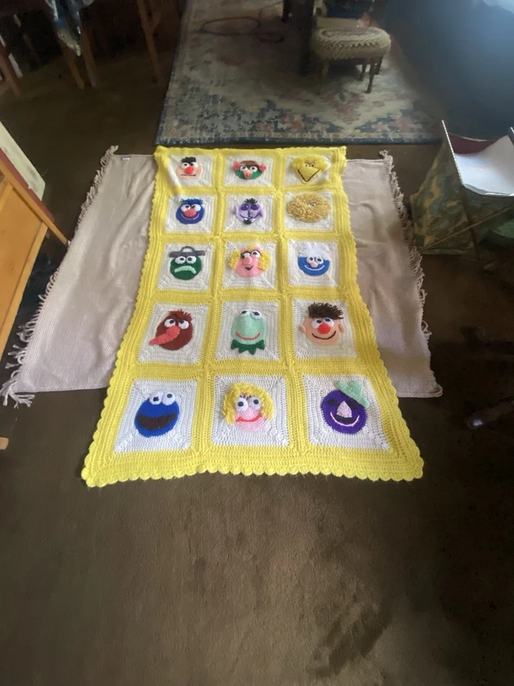 Manta de punto de ganchillo, calle sésamo, hecha a mano, medidas y fotos Foto 2 de 4