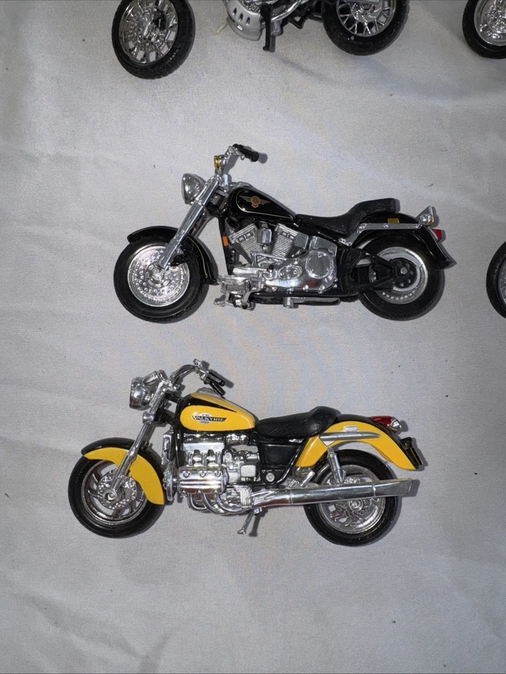 Maisto Motorcycle Lot-30 Motorbike 1/18 Scale Yamaha Suzuki Honda Bike Indian - Image 2 of 4