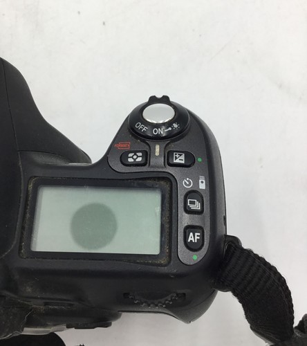 Nikon D80 10.2 MP DSLR Camera and Charger - Picture 4 of 12