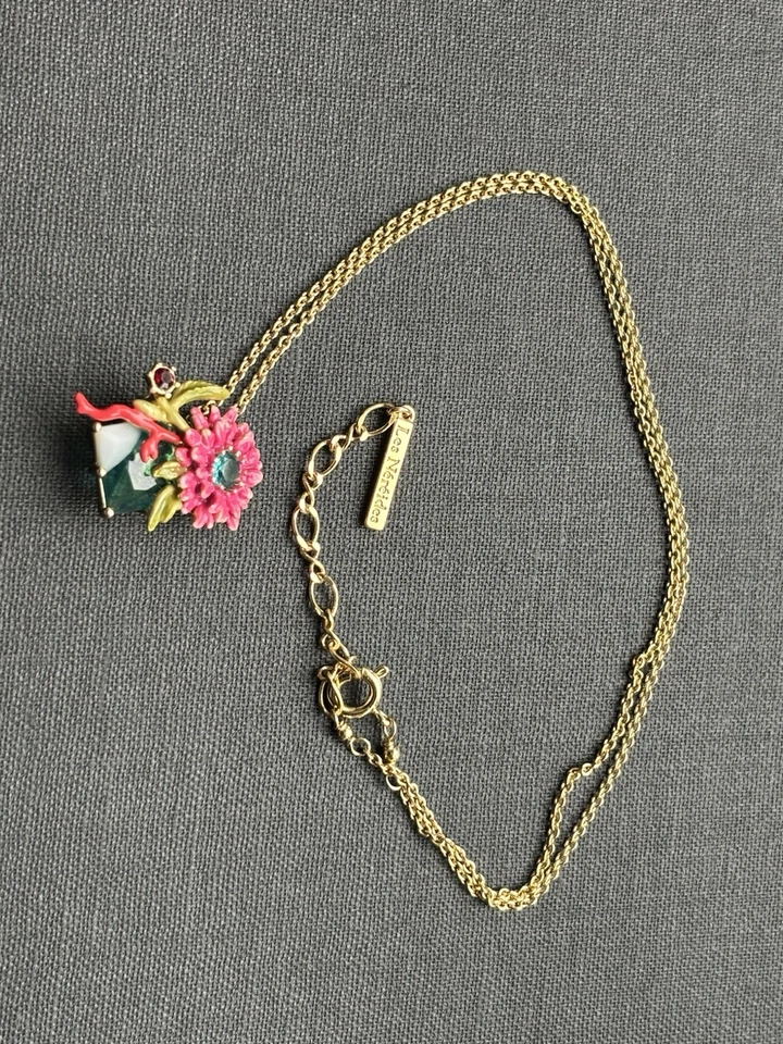 Collar LES NEREIDES Chapado en Oro Floral Esmalte - Elegante, Elegante y Divertida Bolsa Foto 3 de 4